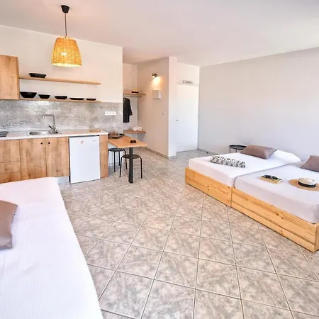 Mikes On The Apartment *