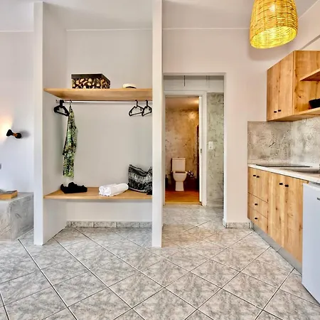 Mikes On The Херсониссос