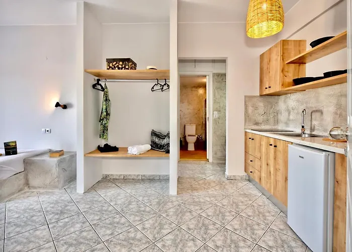 Mikes On The Херсониссос