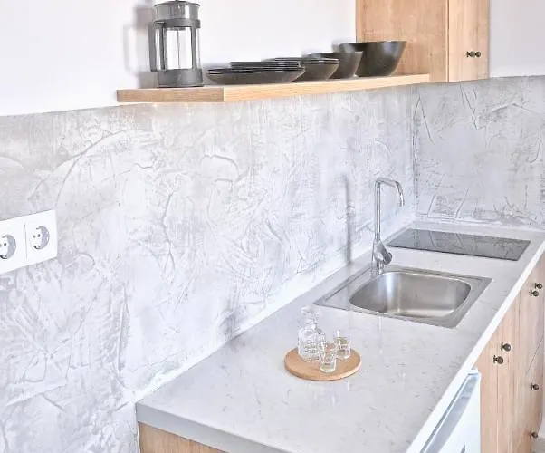 Mikes On The * Hersonissos (Crete)