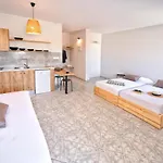 Mikes On The Апартаменти *