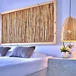 Апартаменти Mikes On The *