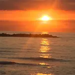 Апартаменти Mikes On The *